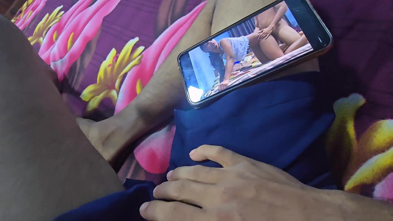 Shashi X: Hermosa Hermanastra Viendo Porno Y La Folló