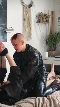 Succubus Vilu Vidish menambat Paderi Muda