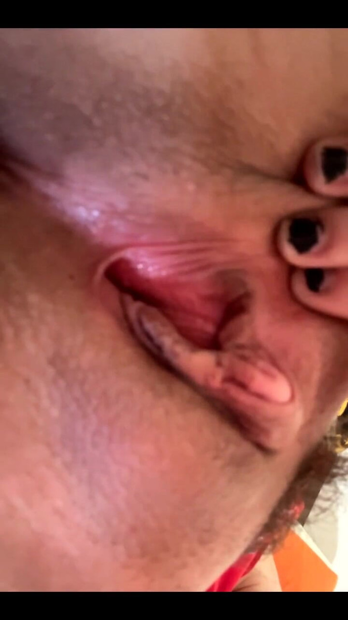 Guano69ftm: Roztáhnul mi nohy a tře si mého t ptáka