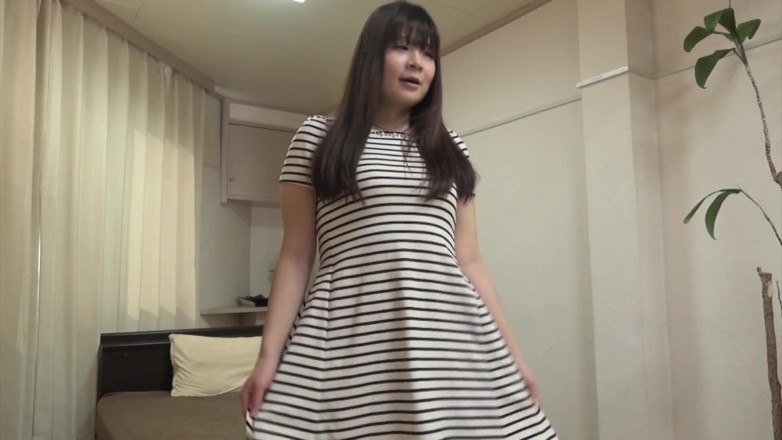 Japan Lust: Adorável japonesa milf adora brinquedos e pau