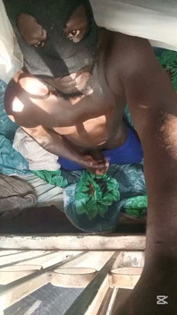 Gunakan mainan kongkek batang hitam besar saya malam ini dan pancut untuk saya