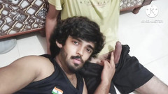 Desi__Panda: İlk kez üvey erkek kardeşinin yarağını em. Tadını çıkarın