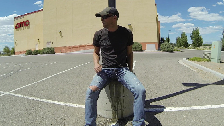 Lapetus: Mijando meus jeans em estacionamentos vazios