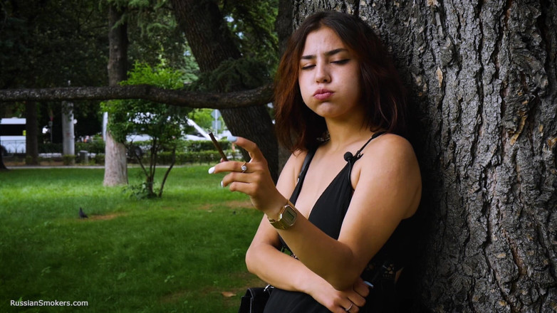 Russian Smokers: Good Smoker Elmira Is Chain Smoking