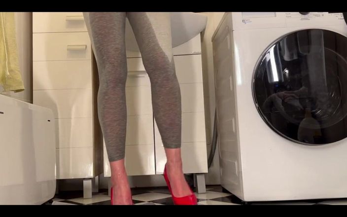 CyntiaCymes: Verzweifelte natursekt in meine leggings und klassischen roten high Heels