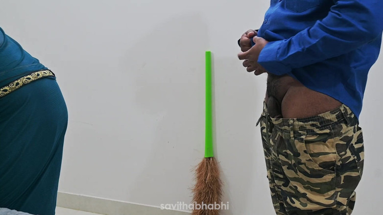 savithabhabhi: Jerking Infront of Maid and Getting Special Handjob