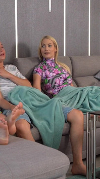 Sharing My New Boyfriend with My Stepmom - S16:e6