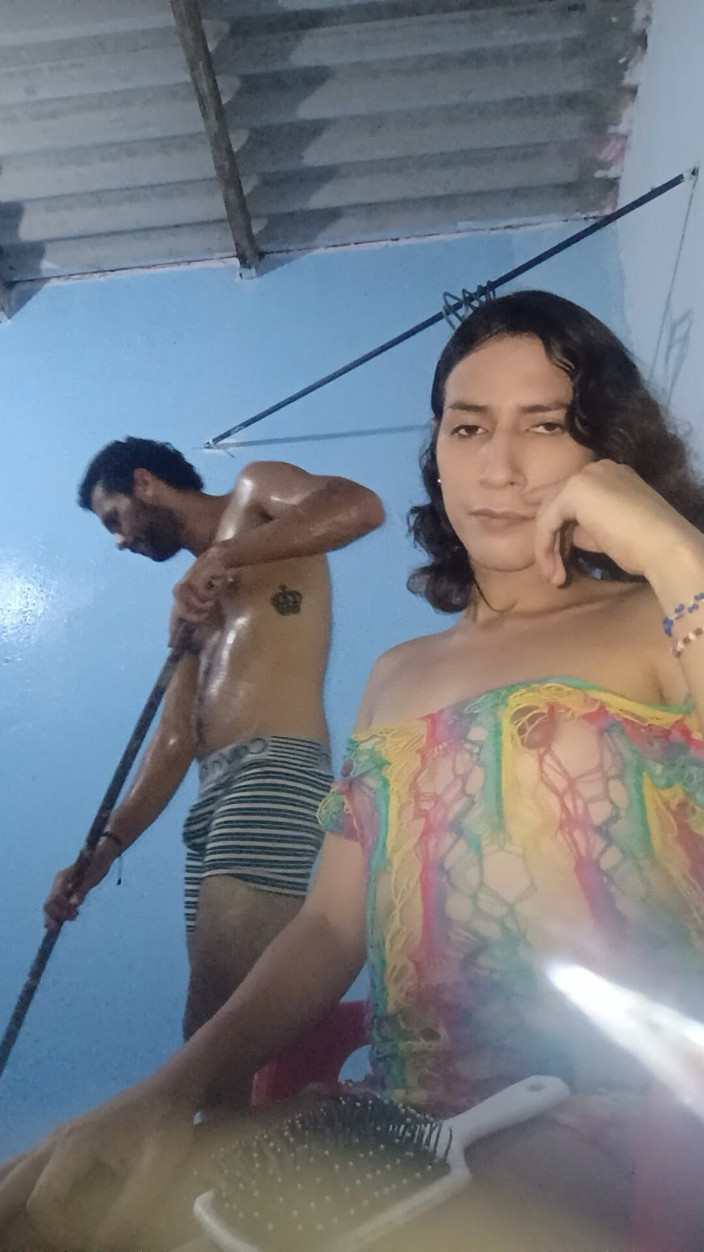 Femboy from Colombia: Я буду красить эту комнату
