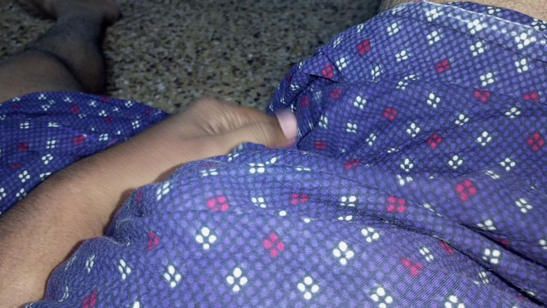 Sweet Indian cock: インドのゲイの男の子が大きなペニスでアナルを交わす