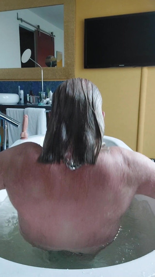 Slickhair69: Masturbující hlava pod vodou