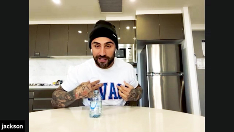 Pillow Talk: jackson O'doherty zieht sich nackt aus und enthüllt schlafzimmergeheimnisse