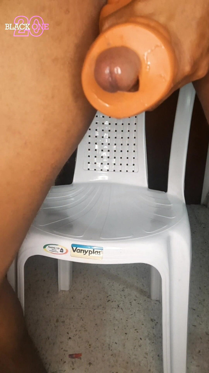 Black-2001: Papà vuole scopare le sue due fleshlights con il suo...