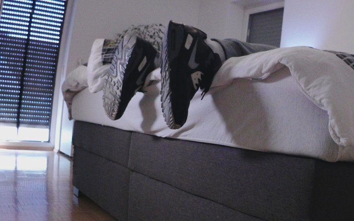 Sneakers Gay Graz: कुछ दिनों के बाद जूते बंद