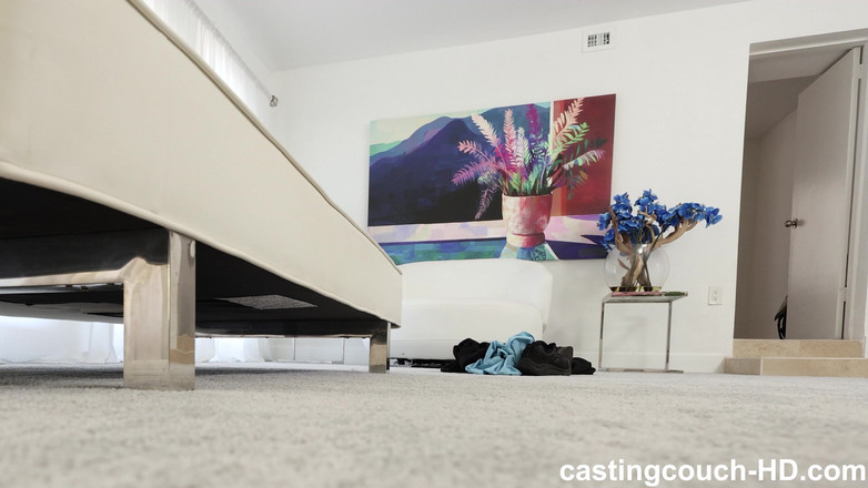 Casting couch HD: Culona pelirroja caliente!