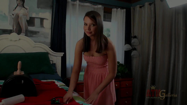 ATK Fans (Solo): La dolce mora Sally Charles cavalca su un sybian