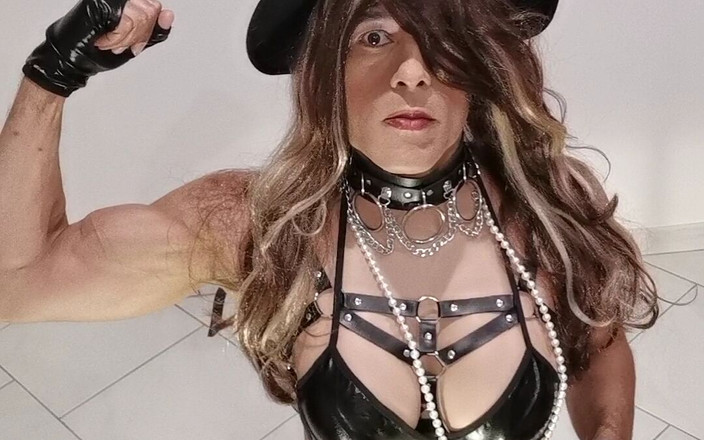 Rachelle: Rachelle Crossdresser: Body and Fit