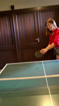 Sex, ping pong. Jocul de a scoate hainele a scăpat de sub control.