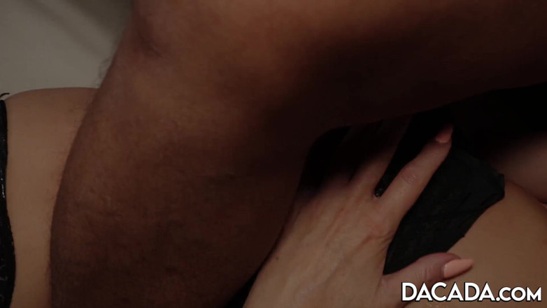 Homegrown Swingers: Întâlnire pe Tinder