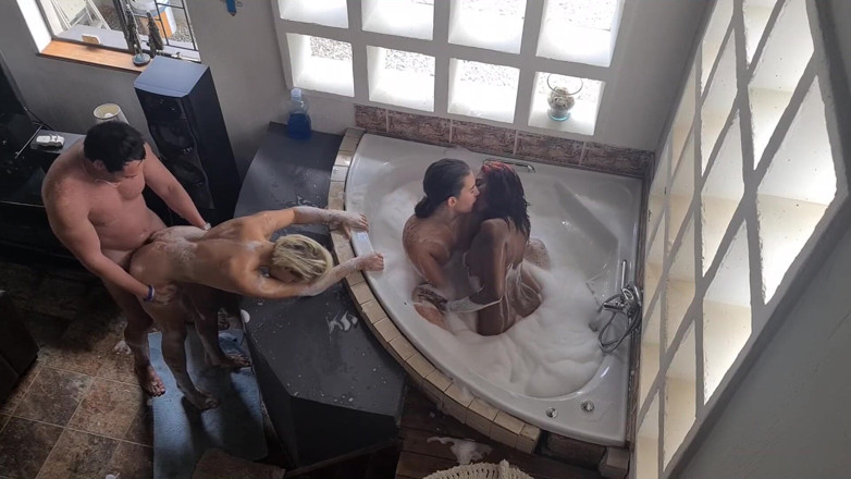 domslutfucker: स्पा स्नान तीन लड़कियां, एक लड़का, नंगा नाच, रिवर्स गैंगबैंग, अंतरजातीय