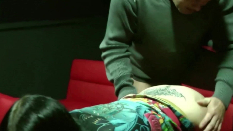 Videos Francaises: Cette Française reçoit une grosse dose de sperme au cinéma