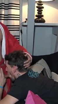 Ragazzo etero scopato da latino per sorpresa di natale