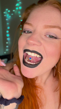 Рыжая Толстушка Miley Coxxx, Фетиш Со Слюной - Рот Крупным Планом - Пирсингованная Язык