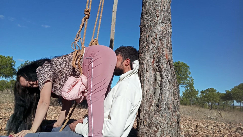 fartingclub01: Il pète sur le visage pendant que je l’écrase entre...