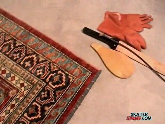 Skater Spank: Mark uwielbia gorące klapsy!