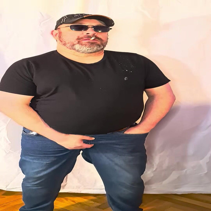 Bawdybear: shant dhoop ke chashme ke saath taiyaar, apne aap ko...