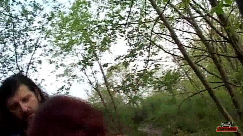 Vere Casalinghe Italia.: Outdoor sex with an amateur Italian couple, redhead wife, and...