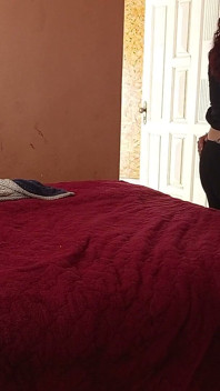 Fac sex cu mama vitregă a prietenului meu aproape în fiecare zi, este o curvă
