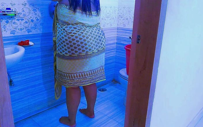 Aria Mia: Saoedi-Arabische hete tante neukt in de badkamer