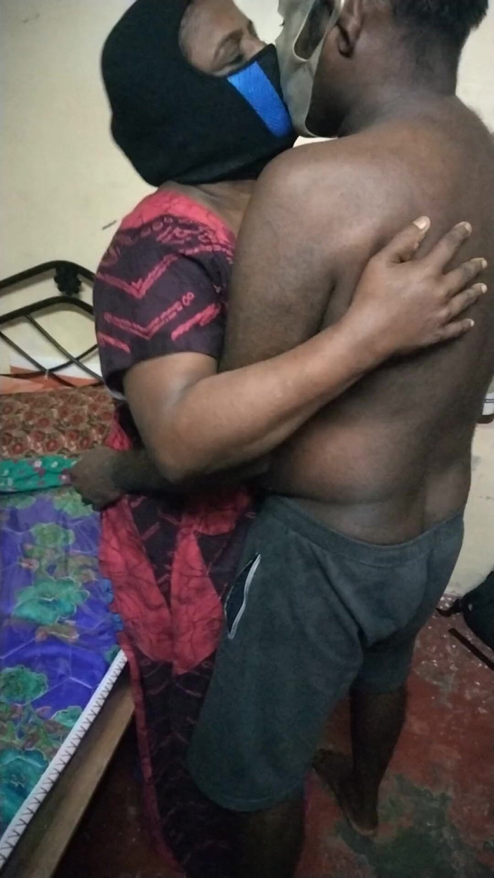 Tamil lesbian: Tante seksi india lagi asik sama abang tirinya sendiri
