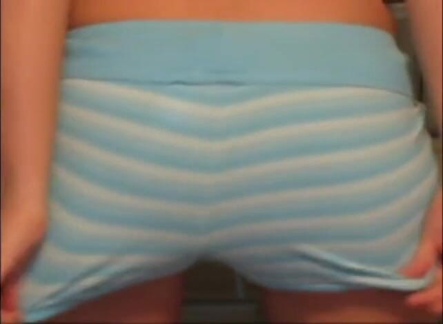 Femdom Austria: Roxy'sss Jumping con i pantaloni caldi blu