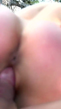 Sie will sie, 4_beautiful große szene, brünette mit dickem arsch genießt amateur-sex im freien