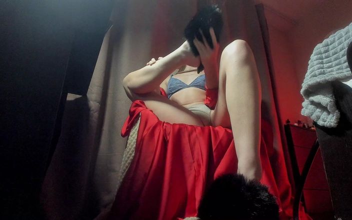 Skinny_lady69: Femdompov dyrkar fluffiga tofflor