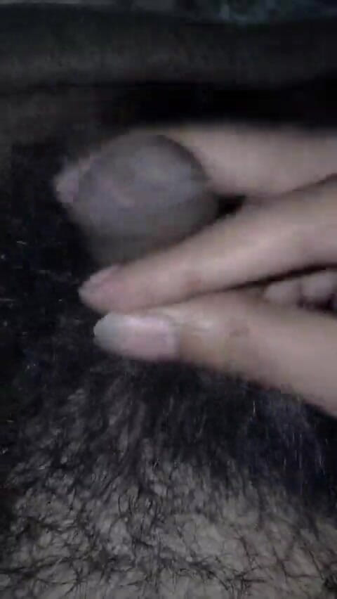 Hot_bobby: Árabe grande peluda pau duro masturbando