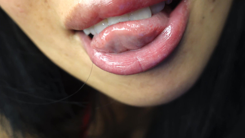 Asmr_mouth: Watch What This Mic Makes Me Do