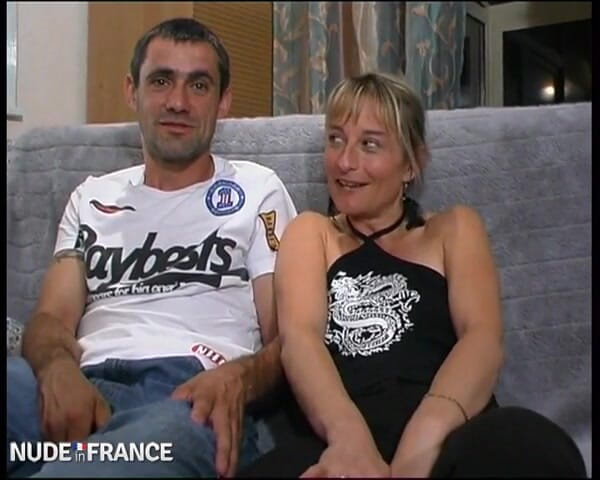 La France a Poil: paripakv jora pahli baar kaimre ke saamne gand chudaee karta...