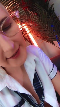 Non sono un hacker, ma farò hackerare il tuo buco - sega dominazione femminile con massaggio prostatico