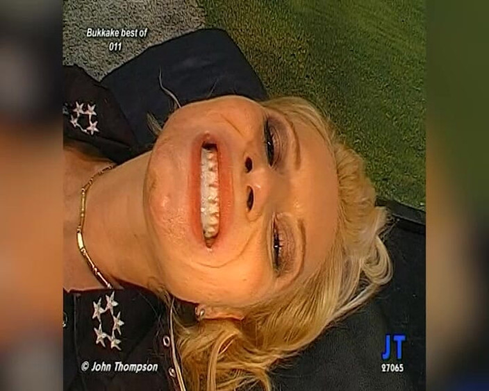 Horny girls want to fuck: Rondborstige blondine doorweekt in enorme bukkake cumshots