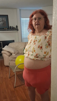 Blooper Big Beauty Nurse Vicki Try's to Pop Balloon with Ass but It Doesnt Work!