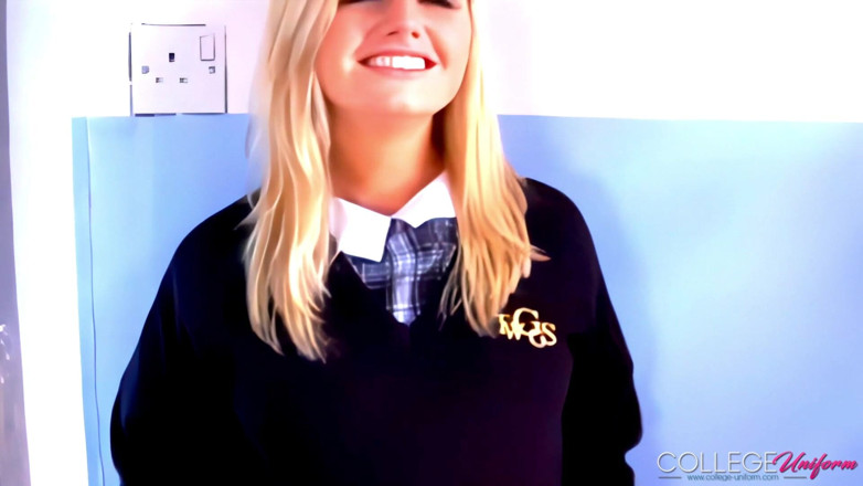 College Uniform: Letni pasek sukienki z Milly Hedgland