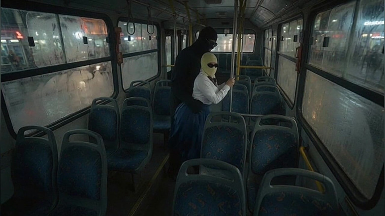 Animate golden: Fată minionă studentă presată de un bărbat mascat în dormitor
