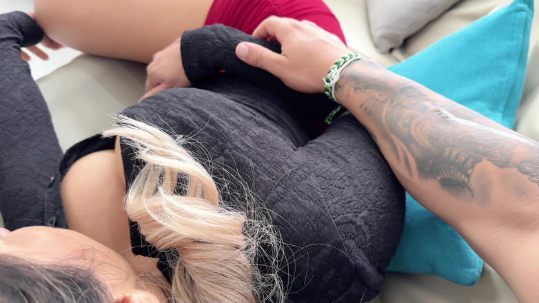 Winter_steph: Oral Creampie! Aku ngasih kejutan sama ibu tiriku dengan kontolku...