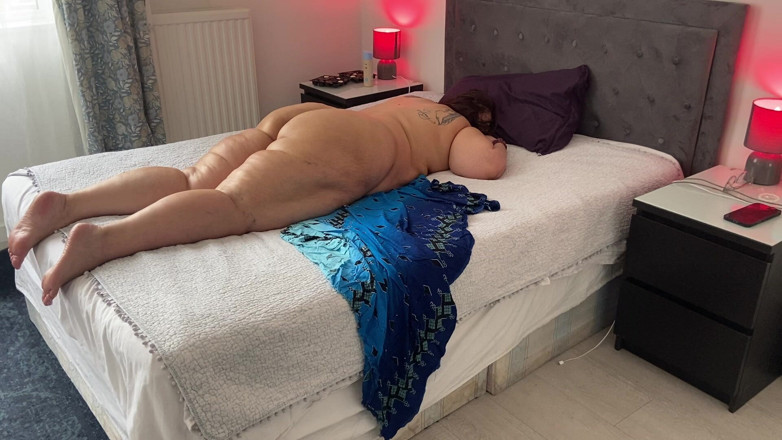 Zina Gabon: Masaje Con Aceite Interracial Sexy Caliente.