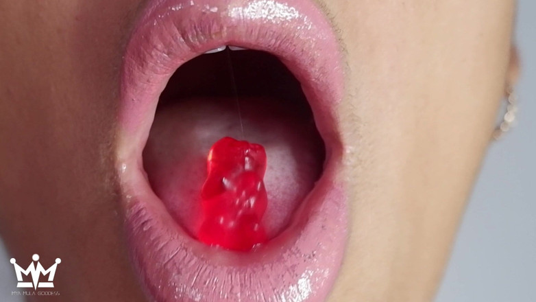 Mya Mula Goddess: Sen benim sakızlı ayıcığımsın