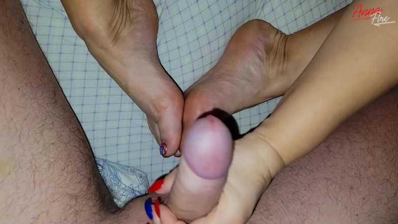 Anna Fire: Hermosos pies de madrastra aman obtener leche