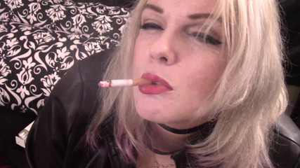 Smoke Temptress Annie Vox - Smoking Fetish: Marlboro red penzoloni fuma