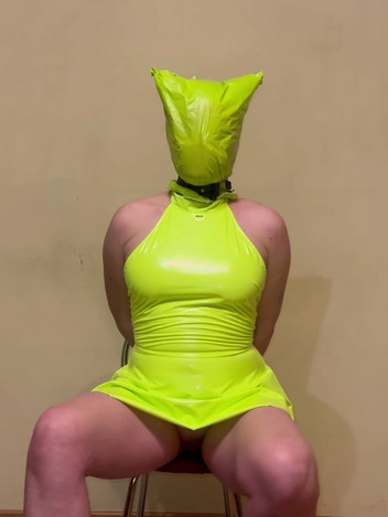 Elena917: Beg breathplay dalam pakaian lateks dan tumit